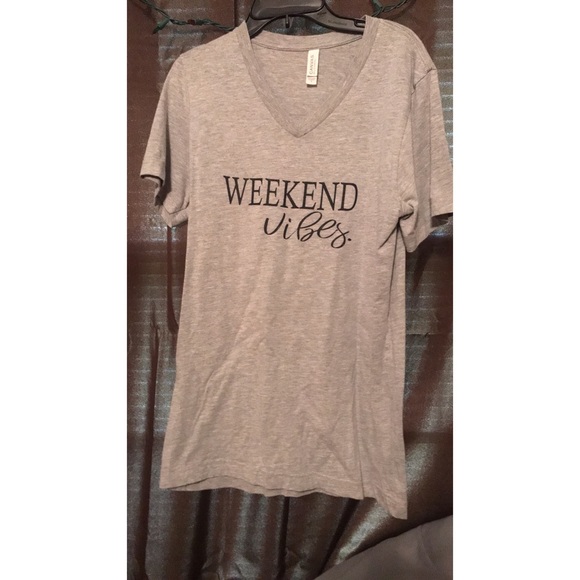 Weekend Vibes Graphic Tee 🦄💓🙌🏻✨ - Picture 1 of 1